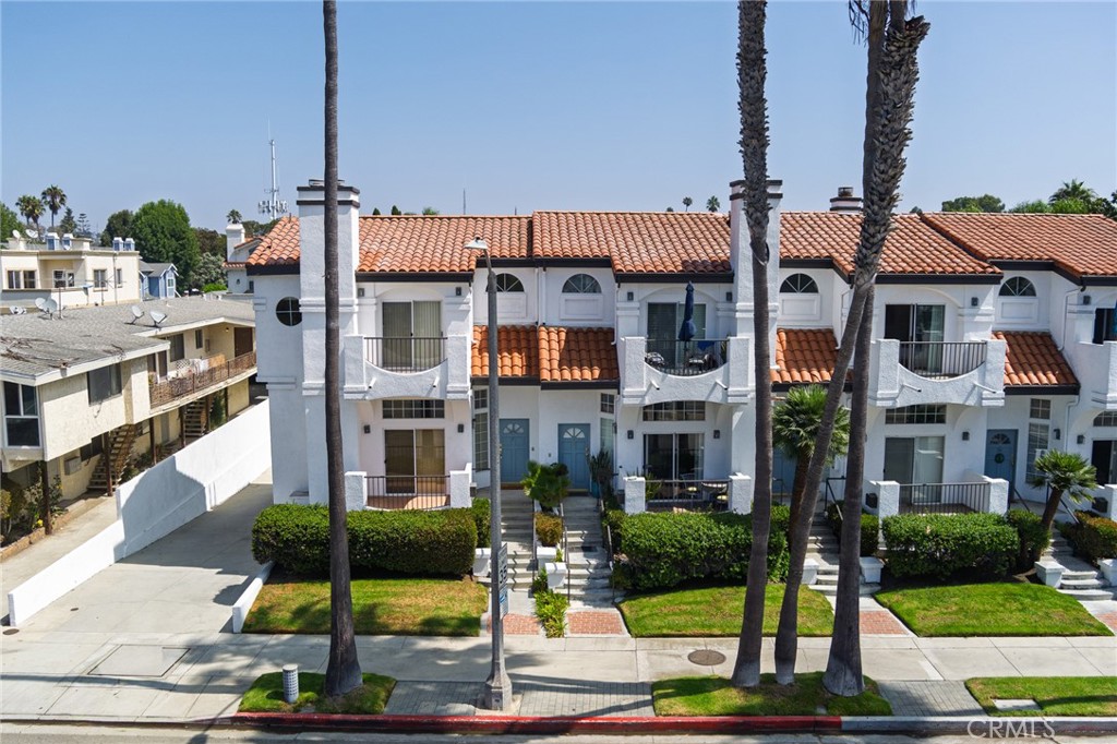 Experience the quintessential coastal lifestyle at 200 N Catalina Ave #F, a stunning 3-bedroom, 2.5-bathroom townhouse nestled in the heart of vibrant Redondo Beach. This charming townhouse is not just a home; it's a gateway to the best of beachside living. Step outside your door and find yourself within walking distance to the sun-kissed sands of the beach, the iconic Redondo Beach Pier, and a variety of shops and favorite local restaurants, like the beloved Kincaid's and the lively Bluewater Grill.
From the moment you enter, you'll be captivated by the ocean views that greet you from both the living room and the primary suite, creating a serene and picturesque backdrop to your everyday life.
The modern kitchen on the main floor, featuring upgraded appliances, a spacious kitchen island, and gleaming granite countertops. Entertain guests or enjoy quiet mornings on the front balcony or the expansive balcony off the kitchen, both perfect for soaking in the fresh ocean air.
Retreat to the luxurious primary suite, a sanctuary that includes a walk-in closet, jetted tub, vaulted ceilings, walk-in shower, and a private balcony with a fireplace for cozy evenings.
The versatile downstairs area boasts a giant bonus room, offering endless possibilities. Whether you envision a state-of-the-art gym, a productive home office, an exciting game room, or a cozy media room, this space is ready to transform into whatever your heart desires.
Welcome to your new home, where every day feels like a beach vacation!