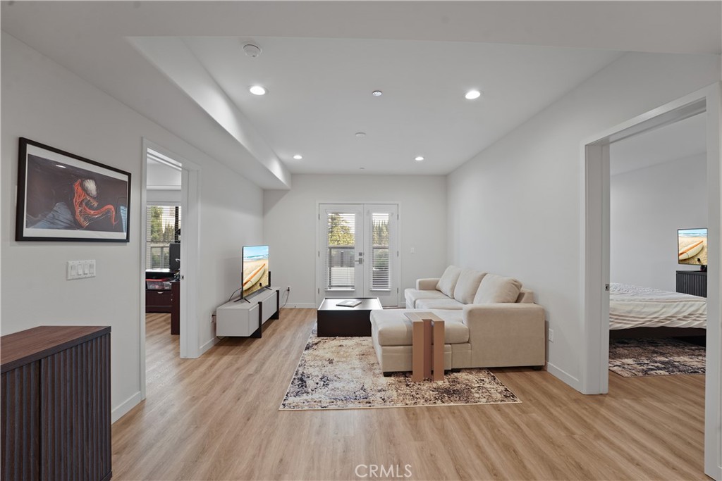 419 N Chandler Avenue 305