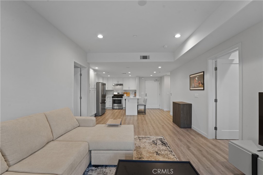 419 N Chandler Avenue 305