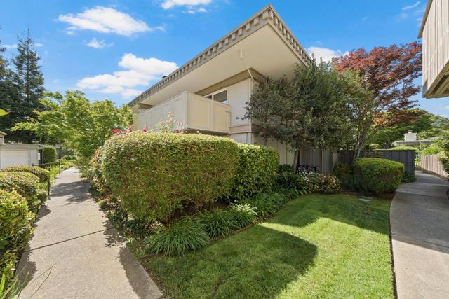 23 Los Altos Square