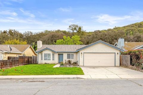 Photo of 46315 Pine Meadow Drive, King City, CA 93930 (MLS # ML82037443)