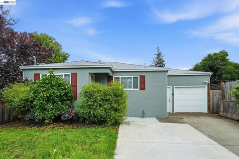 Photo of 1839 Hill Ave Ave, Hayward, CA 94541 (MLS # 41131934)