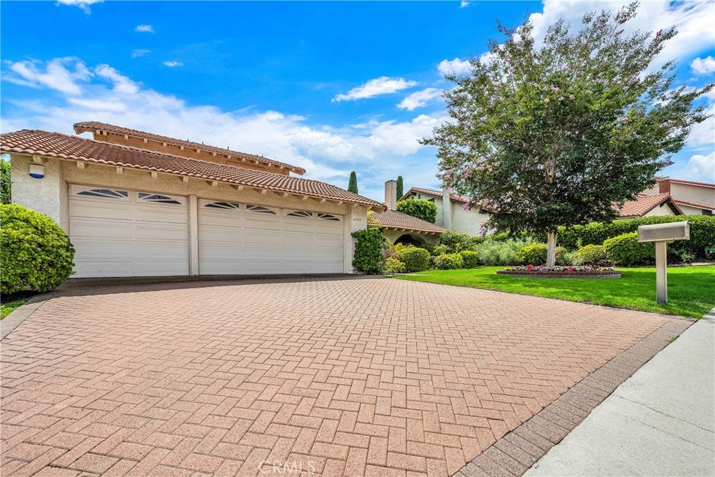 4092 Rousseau Lane