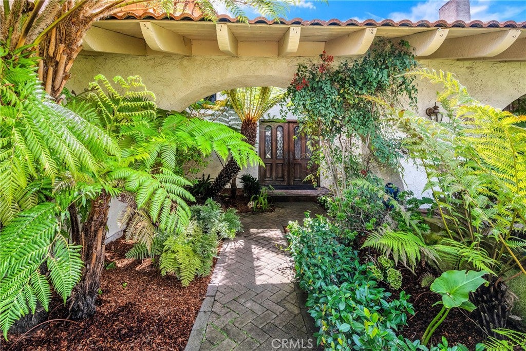 4092 Rousseau Lane