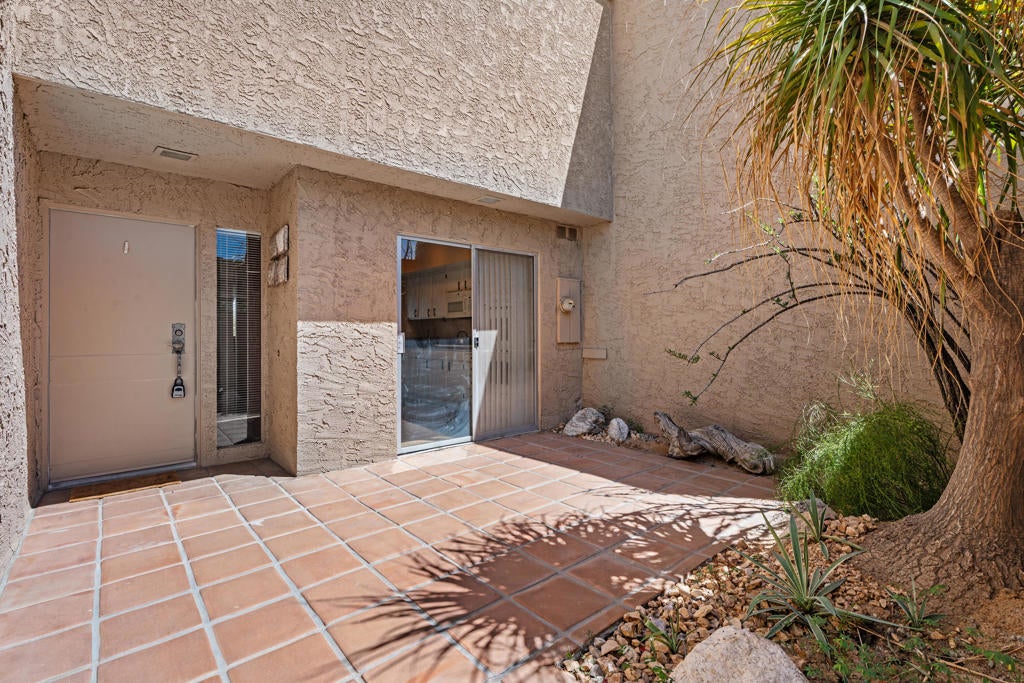 48882 Quercus Lane