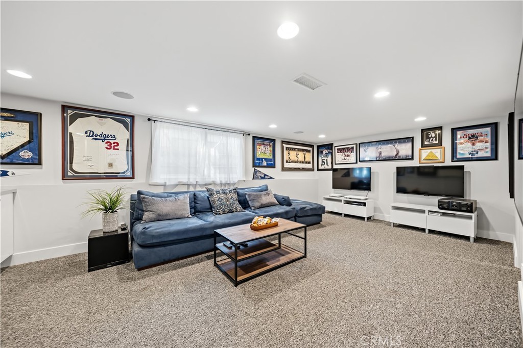 Palos Verdes Estates, California, 90274, United States, 4 Bedrooms Bedrooms, ,4 BathroomsBathrooms,Residential,Active,2041590