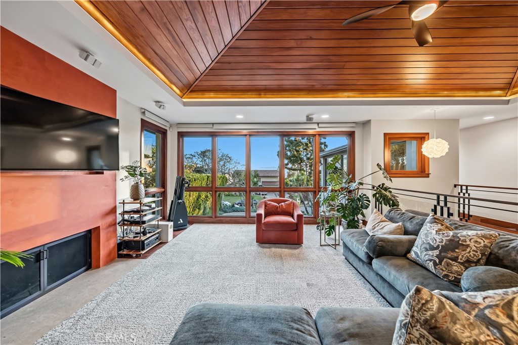 Palos Verdes Estates, California, 90274, United States, 4 Bedrooms Bedrooms, ,4 BathroomsBathrooms,Residential,Active,2041590
