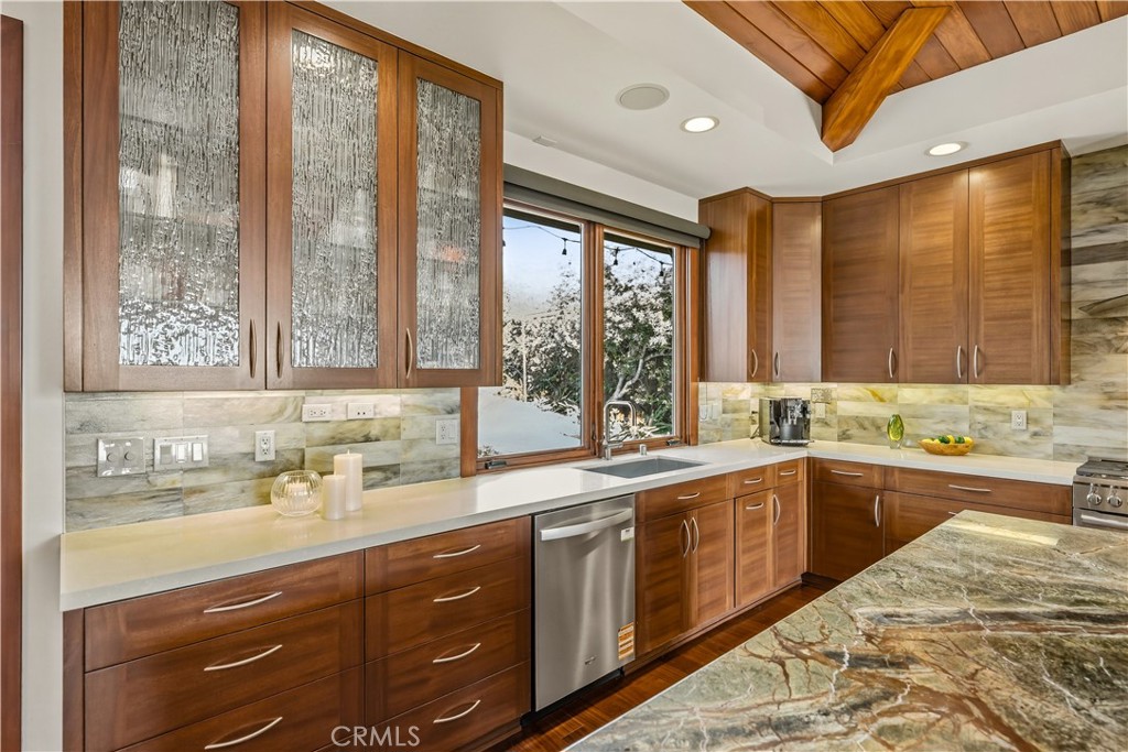 Palos Verdes Estates, California, 90274, United States, 4 Bedrooms Bedrooms, ,4 BathroomsBathrooms,Residential,Active,2041590