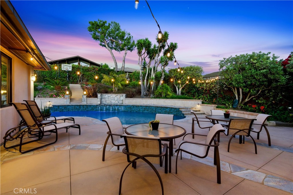 Palos Verdes Estates, California, 90274, United States, 4 Bedrooms Bedrooms, ,4 BathroomsBathrooms,Residential,Active,2041590