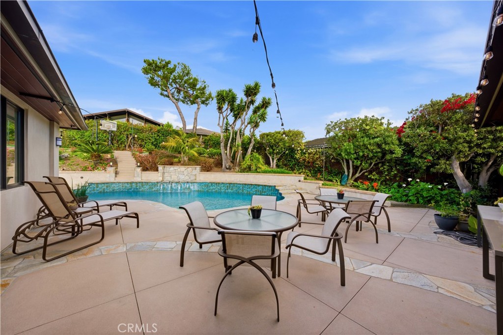 Palos Verdes Estates, California, 90274, United States, 4 Bedrooms Bedrooms, ,4 BathroomsBathrooms,Residential,Active,2041590