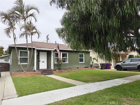 Photo of 3541 Fashion Avenue, Long Beach, CA 90810 (MLS # OC25157614) Photo of 3541 Fashion Avenue, Long Beach, CA 90810 (MLS # OC25157614)