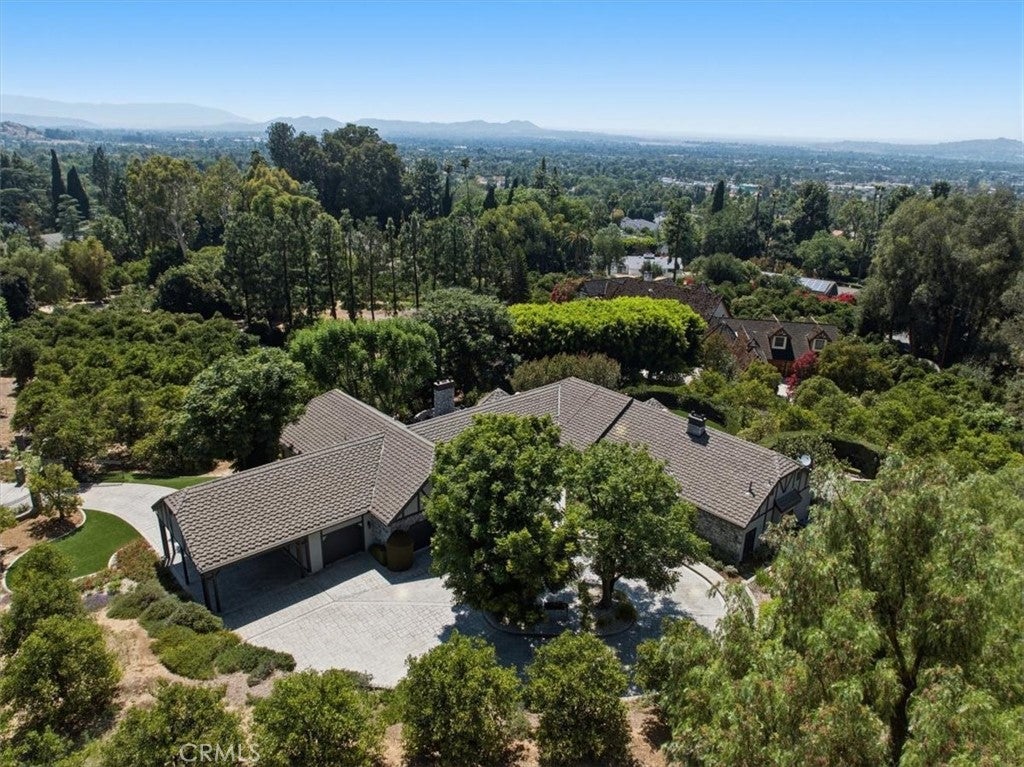2445 Rolling Ridge Road