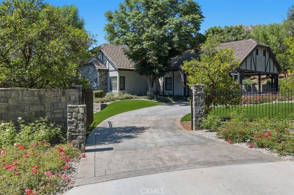 2445 Rolling Ridge Road