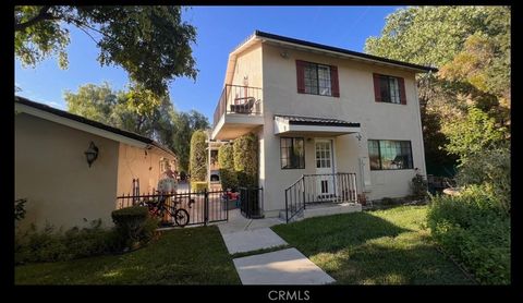 Photo of 24550 Treasure Vista Ave, Newhall, CA 91321 (MLS # SR26046025)
