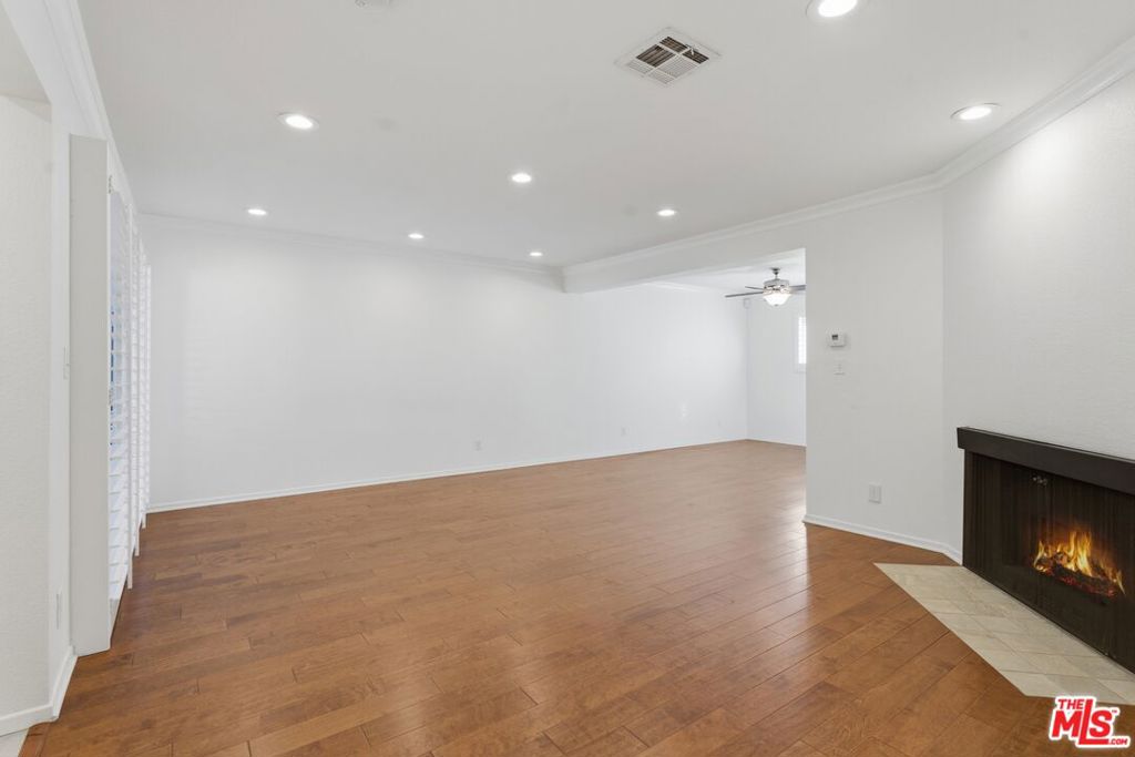 18550 Hatteras Street 45