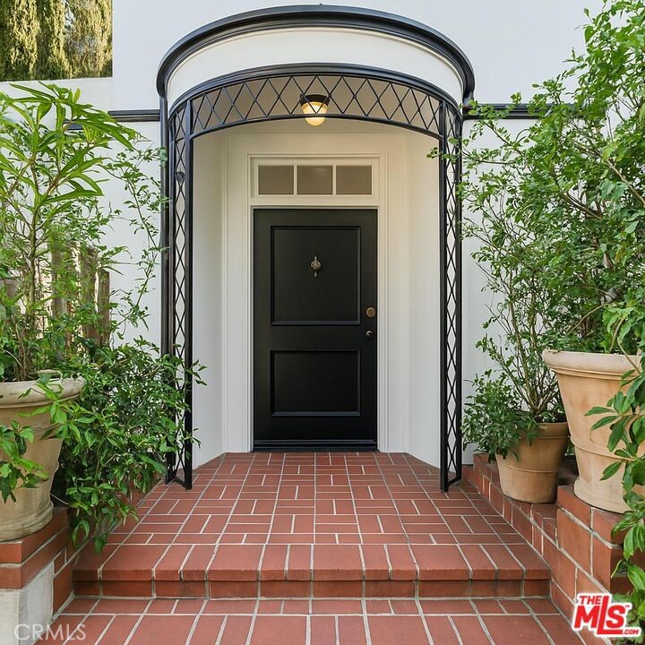 Properties 4 728 S Windsor Boulevard