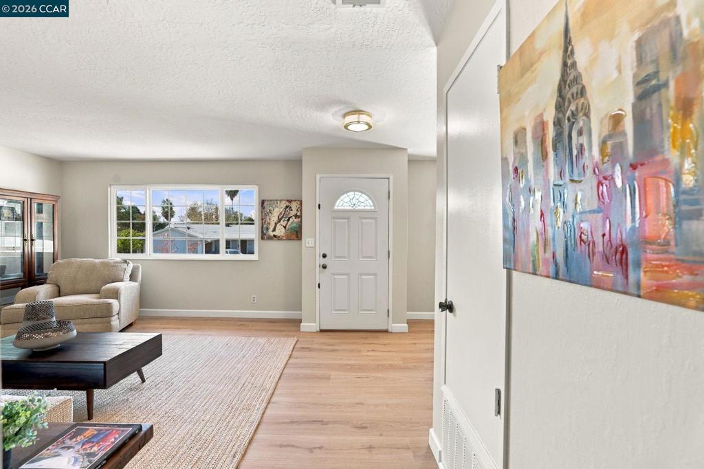 2641 Lassen Way
