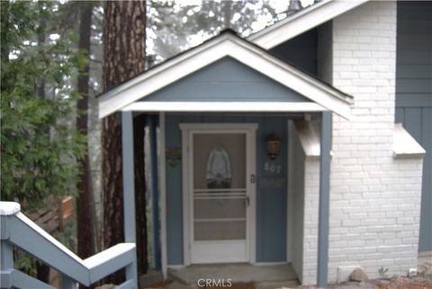 Photo of 807 Sierra Vista Dr, Twin Peaks, CA 92391 (MLS # IG26079798)