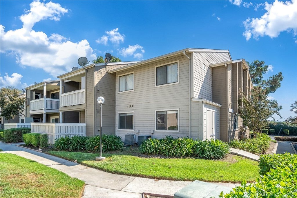 1309 W Mission Boulevard 5