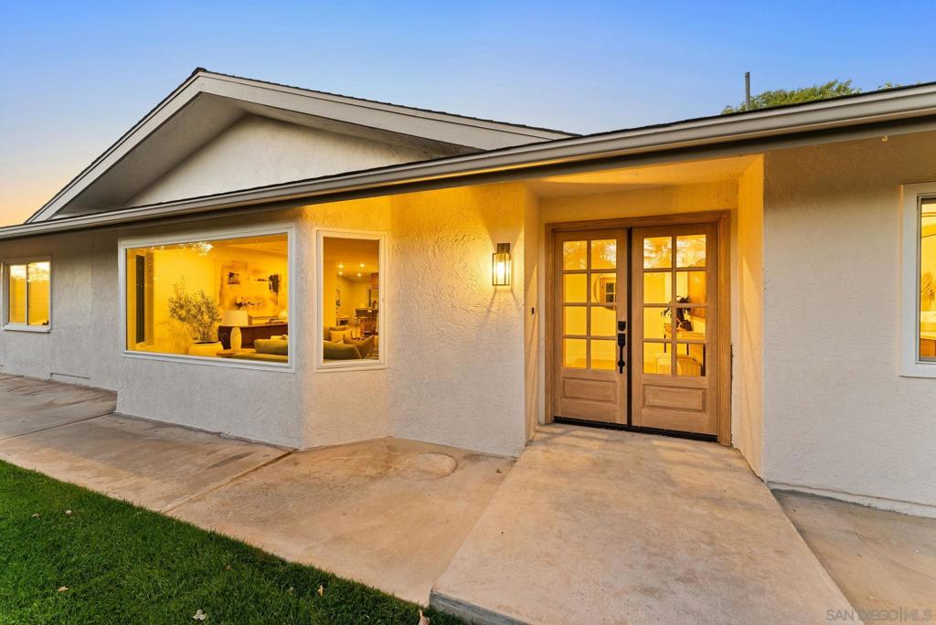 12830 Avenida La Valencia