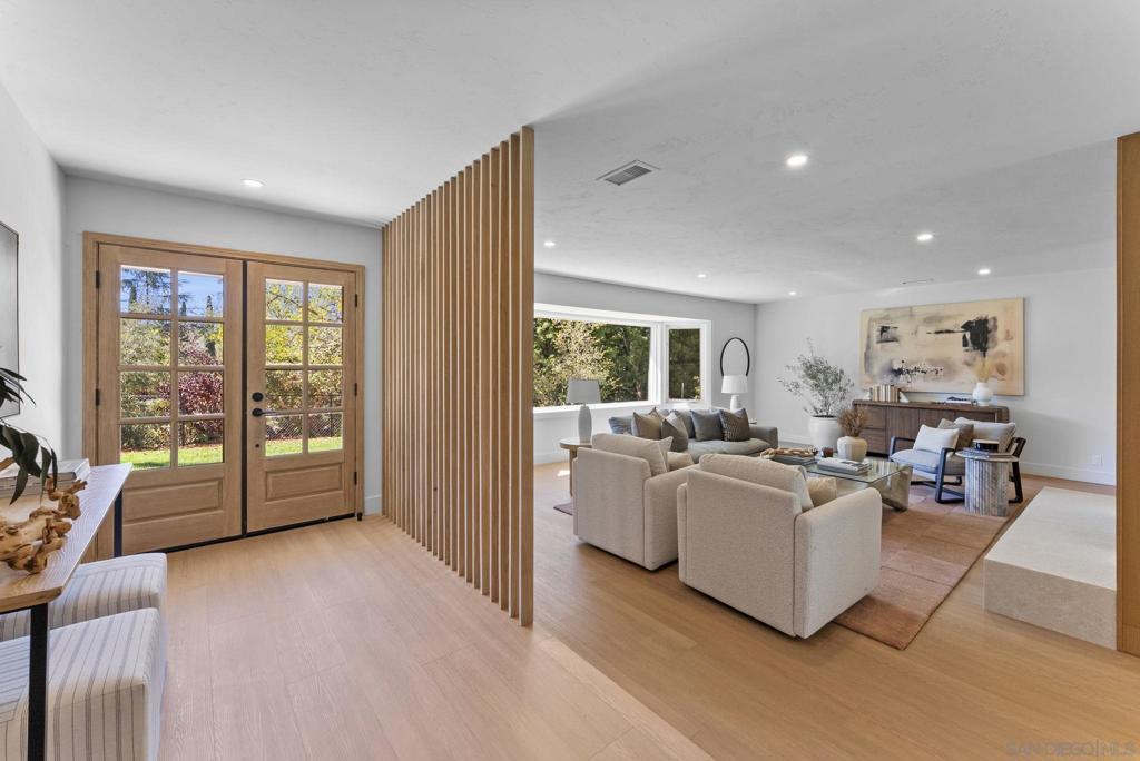 12830 Avenida La Valencia