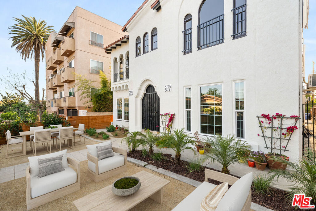 511 1/2 N Hobart Boulevard