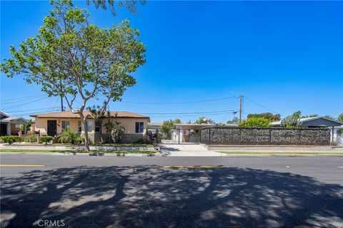 Photo of 7411 Ira Avenue, Bell Gardens, CA 90201 (MLS # PW26082964)