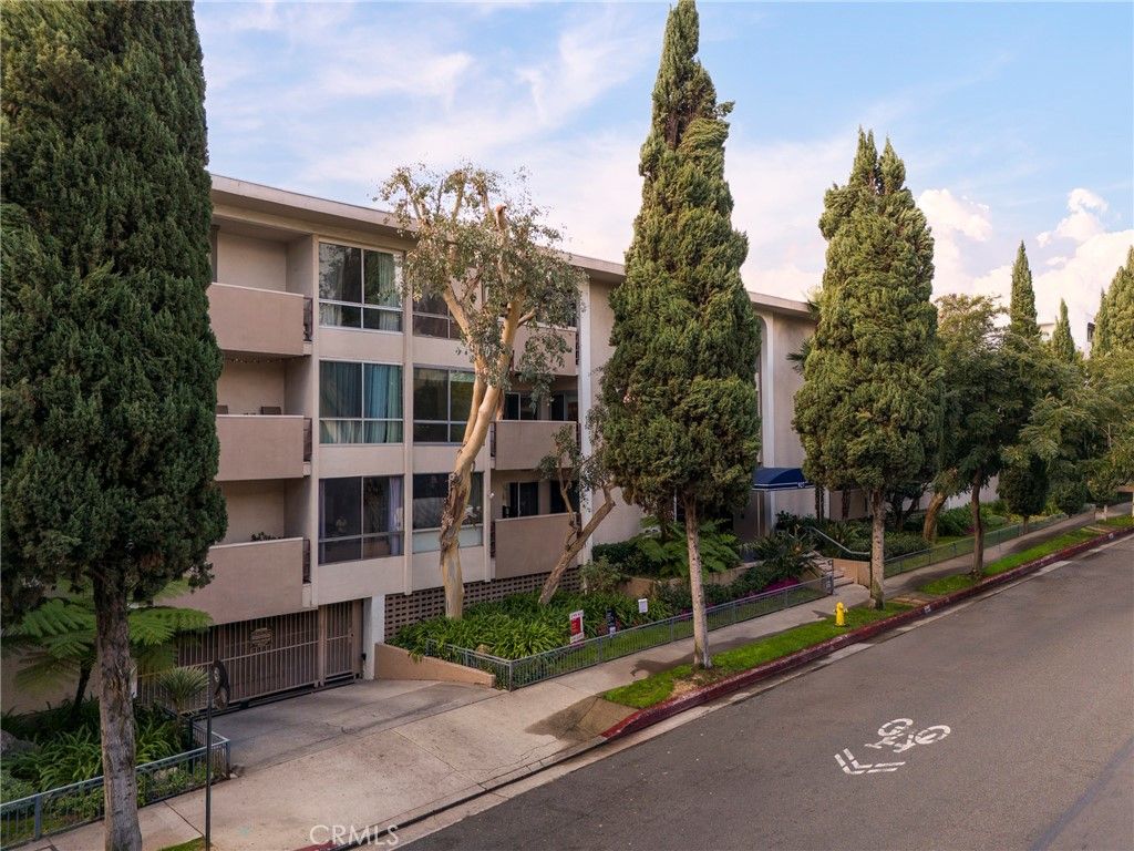 Photo of 927 N Kings Road #118, West Hollywood, CA 90069 (MLS # SB26004371)