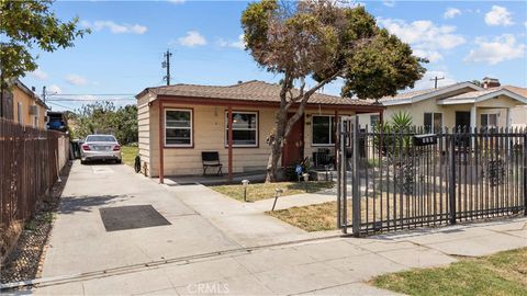 Photo of 908 W 132nd Street, Compton, CA 90222 (MLS # SR25168078)