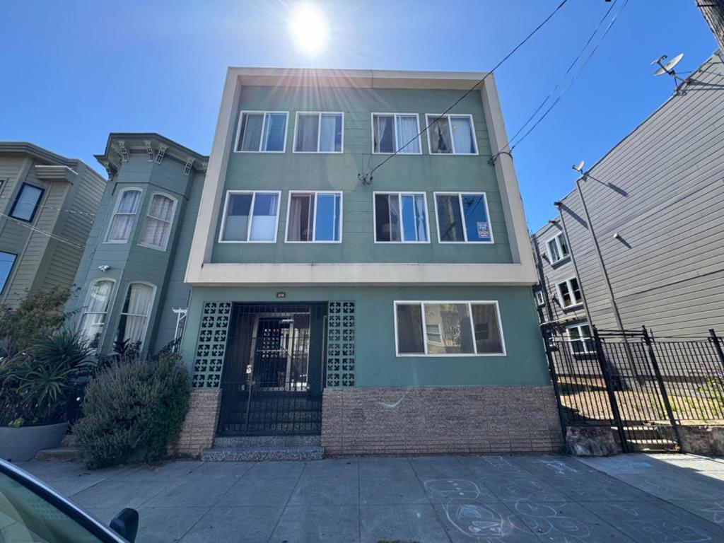 Welcome to this charming 1-bedroom, 1-bathroom condo located in the vibrant city of San Francisco's Mission. With 845 sq ft of living space, this home offers a cozy and comfortable atmosphere. The kitchen is equipped with an electric cooktop, tile countertops, an oven range, and a refrigerator, perfect for preparing your favorite meals. The dining area flows seamlessly into the separate family room, creating a great space for entertaining. Enjoy the warmth of the wall furnace and the natural light from the bay window and skylight. The home features carpet flooring throughout and a tile stall shower in the bathroom. Laundry facilities are available in the community facility. This property is located within the San Francisco Unified School District. Don't miss this opportunity to own a piece of San Francisco living!