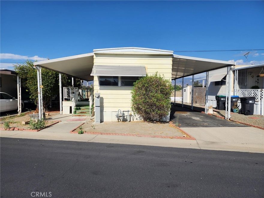 Fixer sold as is with a ton of potential. 1 bedroom and 1 bathroom has a bright open kitchen and spacious living room.