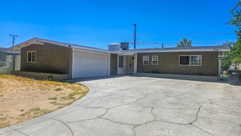 Photo of 1046 W Holguin ST, Lancaster, CA 93534 (MLS # SR26136068)