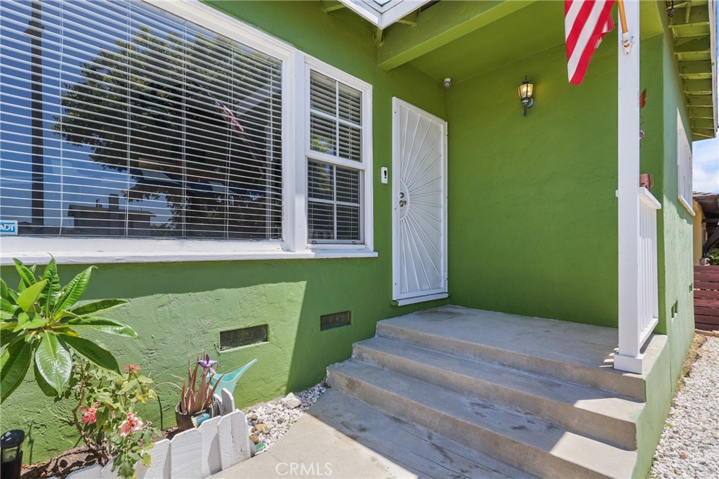 1992 Raymond Avenue