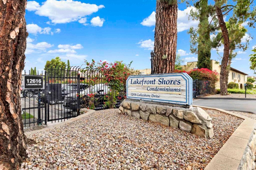 12616 Lakeshore Dr Dr