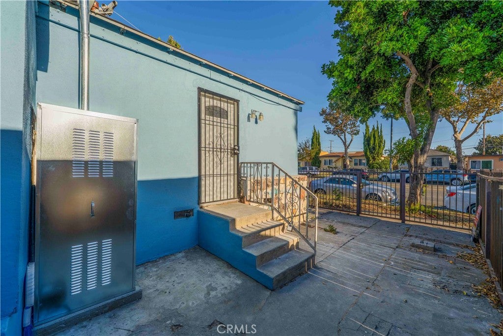 6121 E Olympic