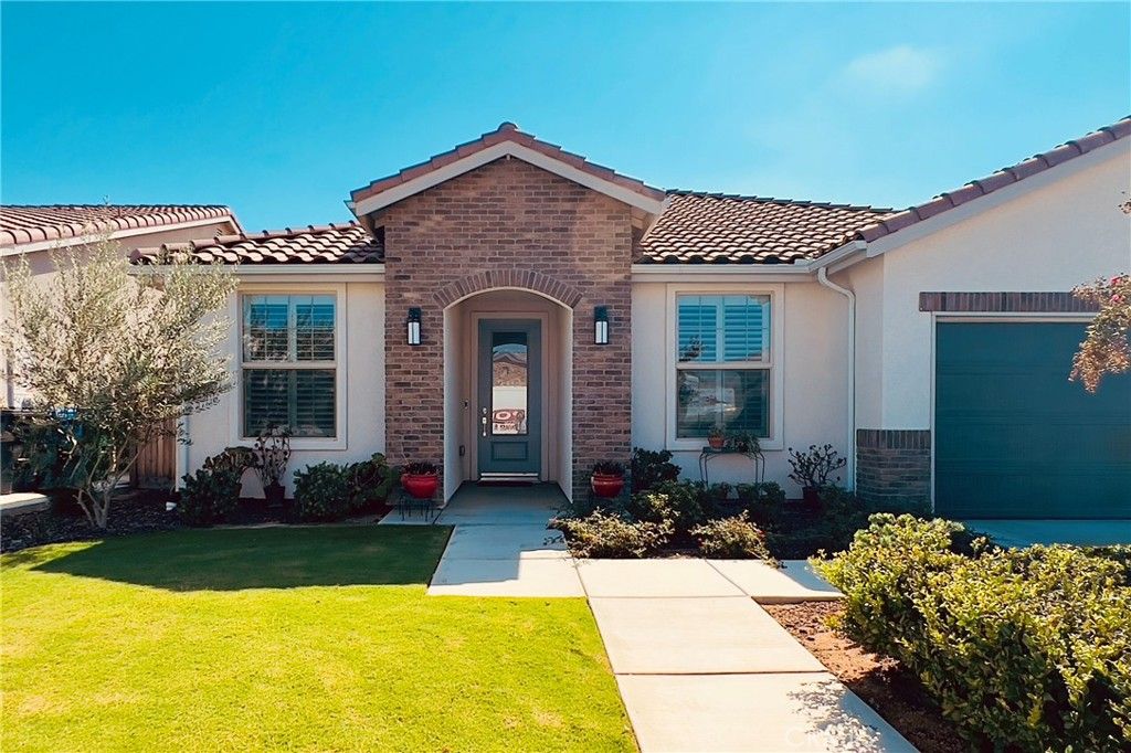 Photo of 9329 Willow Terrace Drive, Shafter, CA 93263 (MLS # CV25232430)