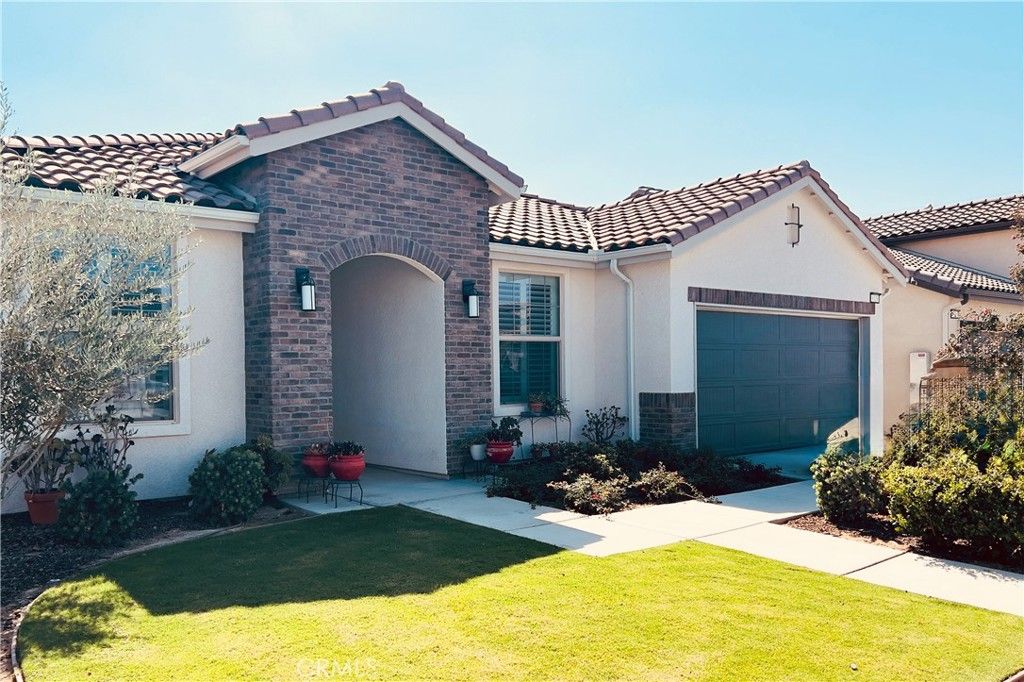 Photo of 9329 Willow Terrace Drive, Shafter, CA 93263 (MLS # CV25232430)