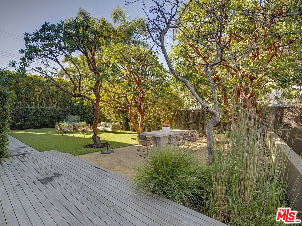 2910 & 2908 Strongs Drive