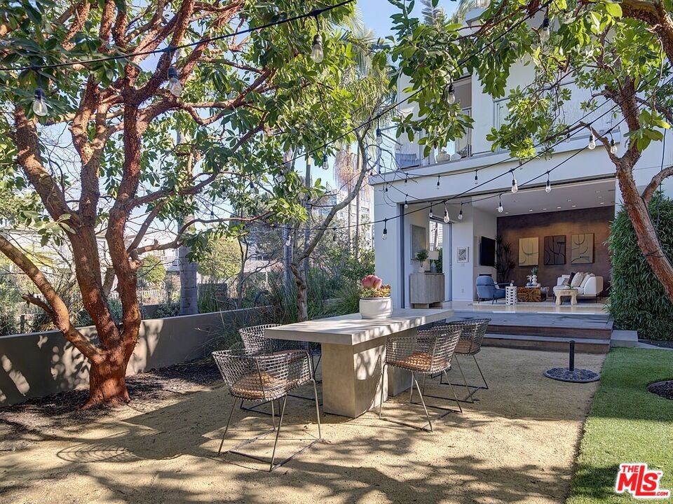 2910 & 2908 Strongs Drive