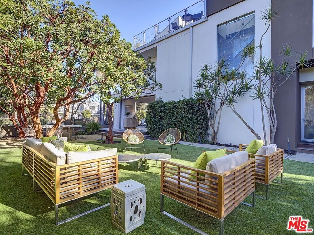 Photo of 2910 Strongs Drive, Venice, CA 90291 (MLS # 26660117)