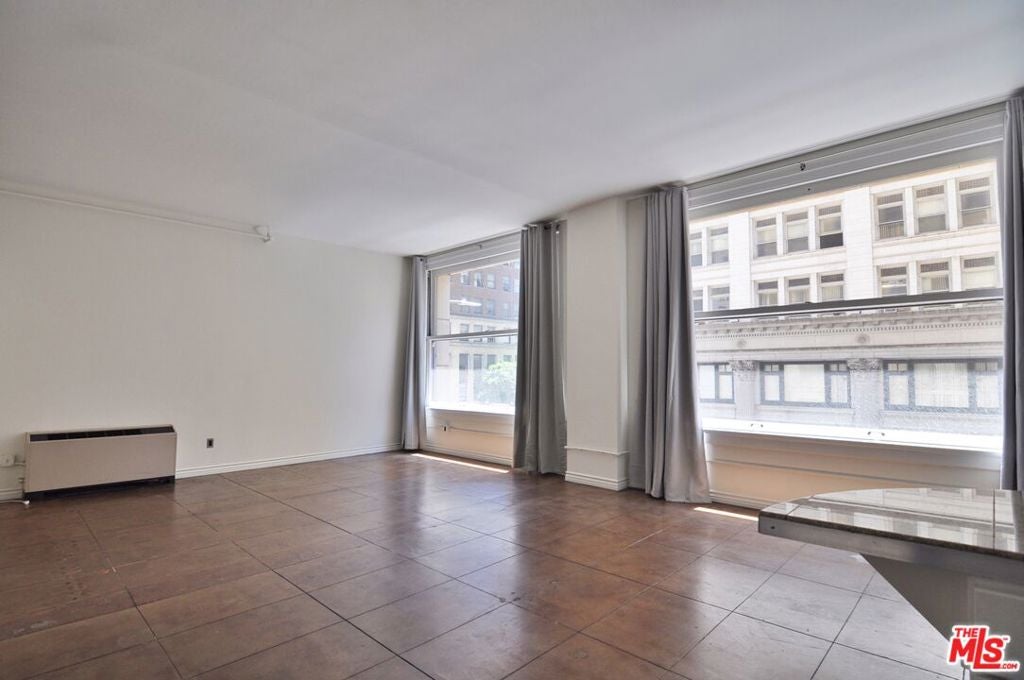 215 W 7th Street 307, Los Angeles CA 90014