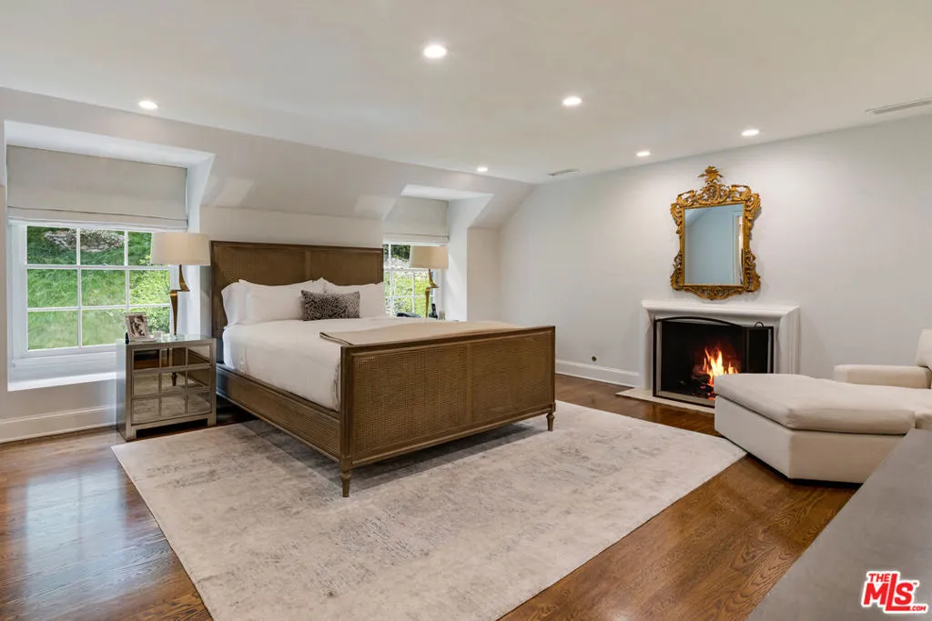 Los Angeles, California 90049, United States, 4 Bedrooms Bedrooms, ,5 BathroomsBathrooms,Residential,Active,127250