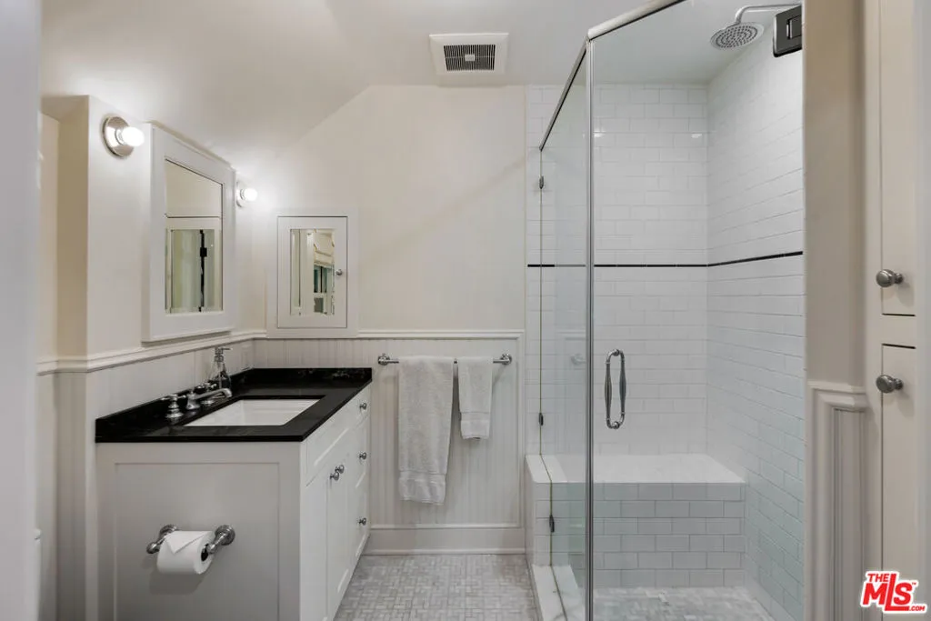 Los Angeles, California 90049, United States, 4 Bedrooms Bedrooms, ,5 BathroomsBathrooms,Residential,Active,127250