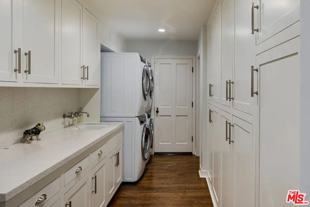 Los Angeles, California 90049, United States, 4 Bedrooms Bedrooms, ,5 BathroomsBathrooms,Residential,Active,127250