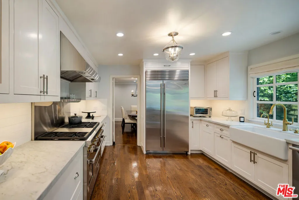 Los Angeles, California 90049, United States, 4 Bedrooms Bedrooms, ,5 BathroomsBathrooms,Residential,Active,127250