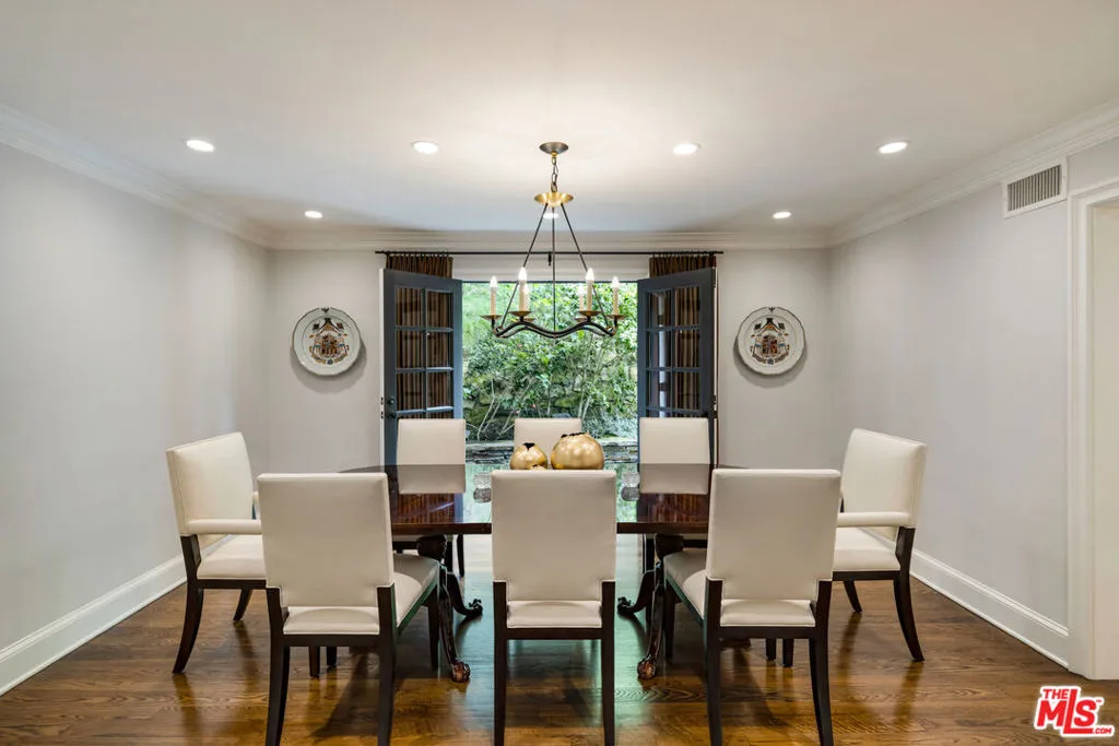 Los Angeles, California 90049, United States, 4 Bedrooms Bedrooms, ,5 BathroomsBathrooms,Residential,Active,127250