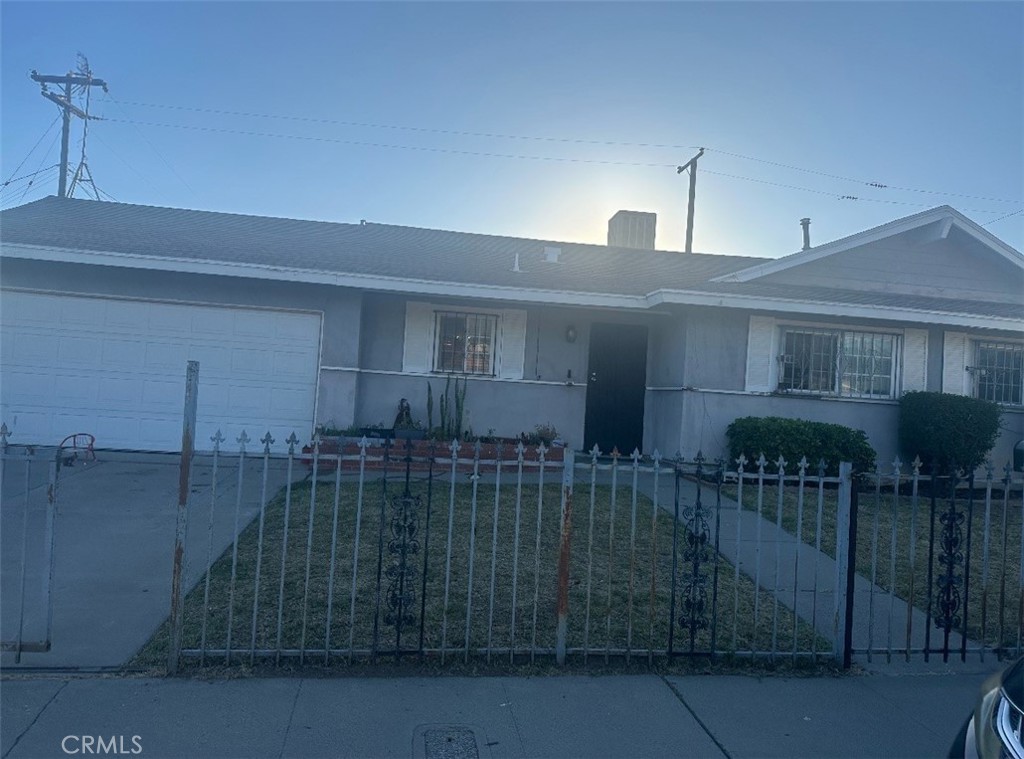 Welcome to this 3-bedroom, 2-bath home offering 1,211 sq ft of comfortable living space on a spacious 7,875 sq ft lot. Enjoy the convenience of a 2-car attached garage and a generously sized backyard with endless potential—ideal for entertaining, gardening, or future expansion. Located near major freeways, shopping centers, and everyday conveniences, A must-see opportunity
Buyers are advised to conduct their own due diligence and independently verify all aspects of the property, including utilities, zoning, and intended use