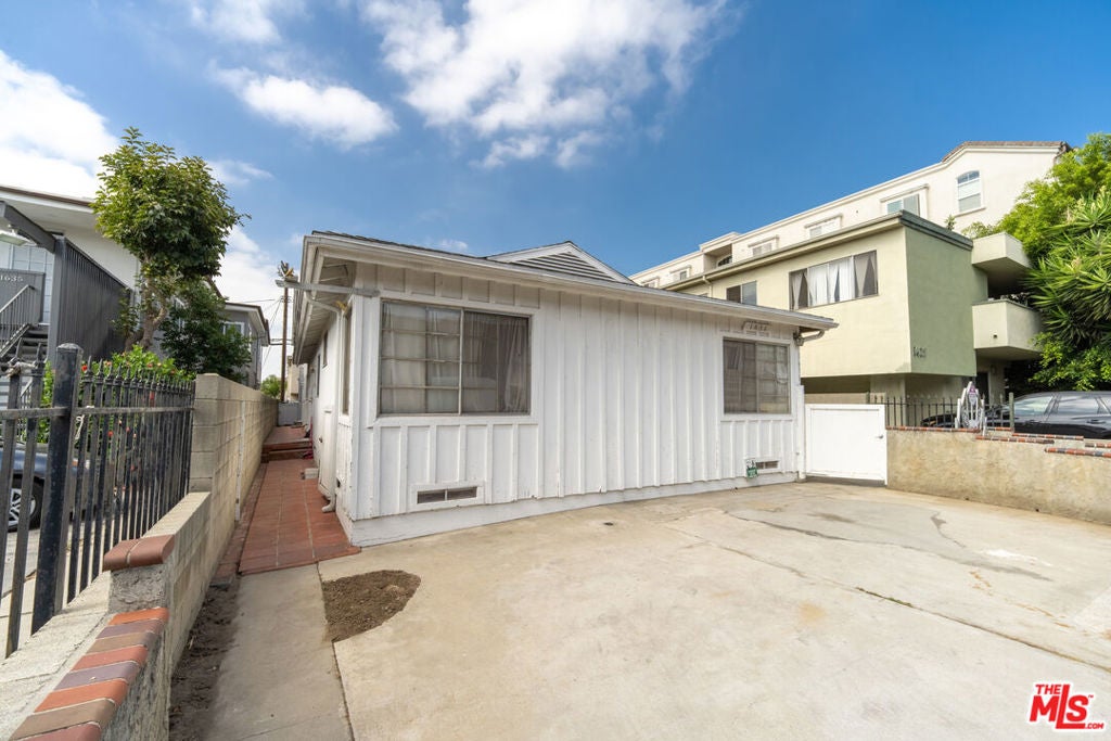 1631 Granville Avenue