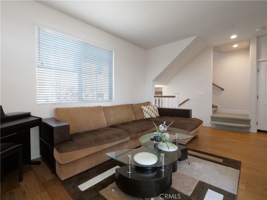 2207 W 237th Street