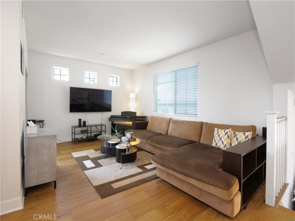 2207 W 237th Street